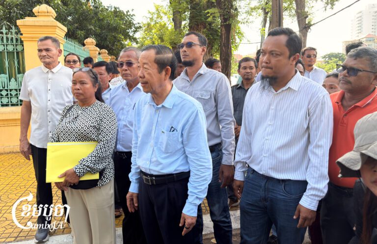 (Left) Ouk Pich Samang (white shirt) and other supporters accompany NPP advisor Rong Chhun to submit a petition at the Royal Palace, September 2, 2026. (CamboJA)