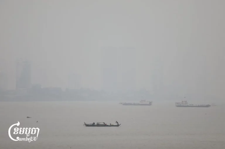 Smog hangs over part of Phnom Penh as researchers warn that rising fine particulate matter levels are harming public health, Feb. 11, 2026 (CamboJA/Pring Samrang)