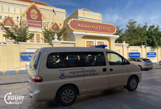 A police van transports detainees to the Phnom Penh Court of Appeal for hearings. May 27, 2025 (CamboJA/Pring Samrang)