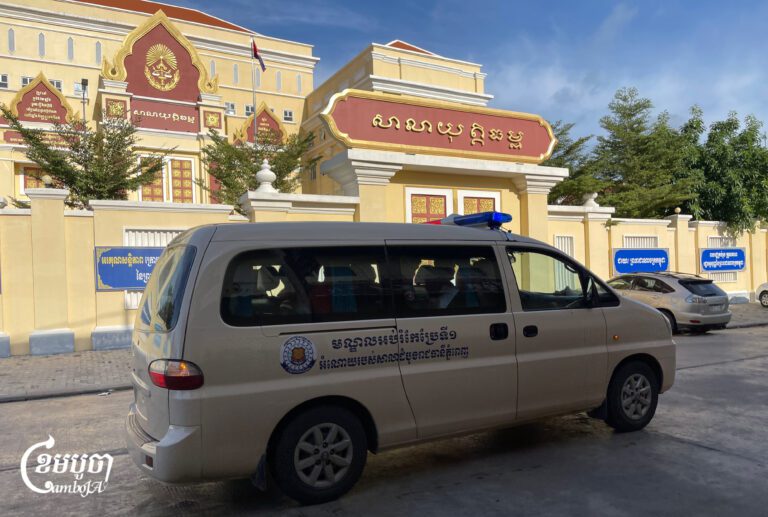 A police van transports detainees to the Phnom Penh Court of Appeal for hearings. May 27, 2025 (CamboJA/Pring Samrang)