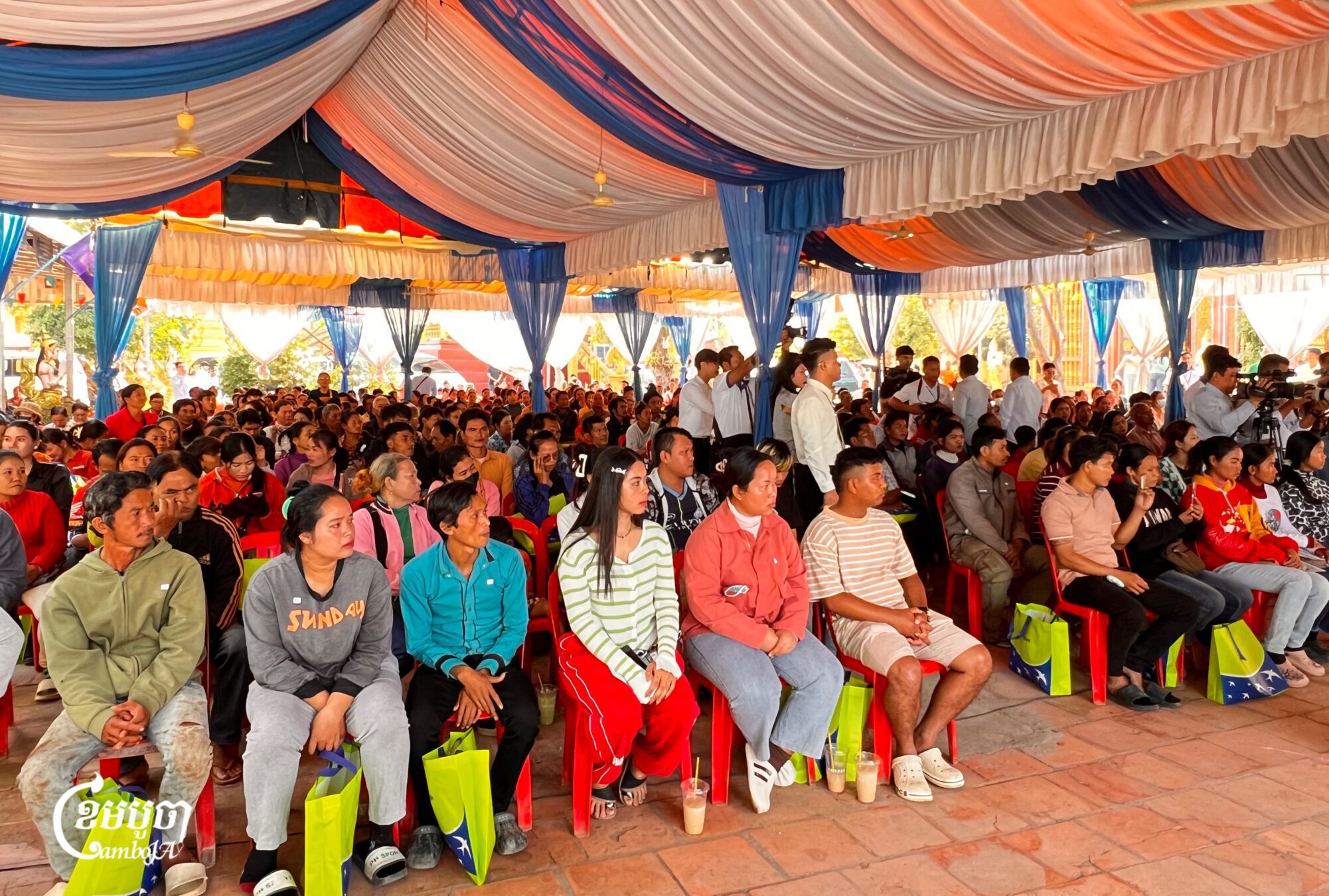 Migrant workers attend a job fair in Kmor Kol high school, Battambang, on November 15, 2025. (CamboJa/ Meas Phearun)