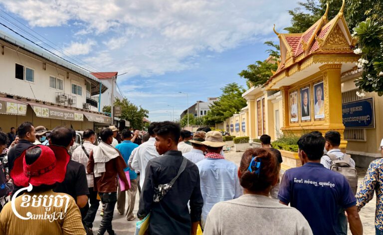 Hundreds of people gathered at the Phnom Penh Municipal Court to hear the verdict on Hy Kimhong, president of Piphup Deimeas Investment, who was sentenced to 15 years jail for defrauding investors in a land investment scheme, August 17, 2026. (CamboJA/Sovan Sreypich)