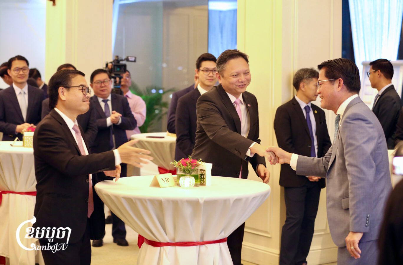 Singapore ambassador Steven Pang and Cambodian government officials attend the Strategic Leadership and Public Governance 2026 reception in Phnom Penh, October 23, 2026. (CamboJA/Pring Samrang)